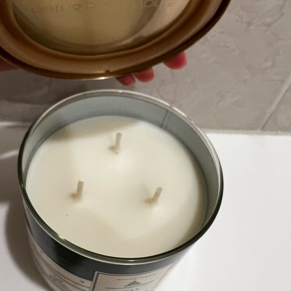 Bath & Body Works 3 wick candle: Tree Farm NEW - Picture 3 of 3